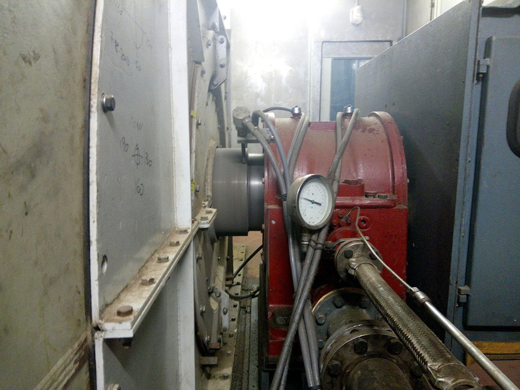 Shaft between turbine and generator