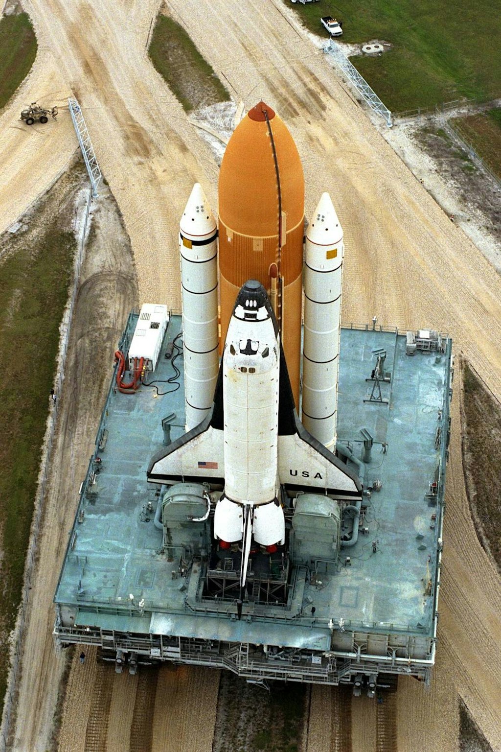 Slika 2. Gosenični transporterji so se redno uporabljali tudi za prevoz Space Shuttle vozil.