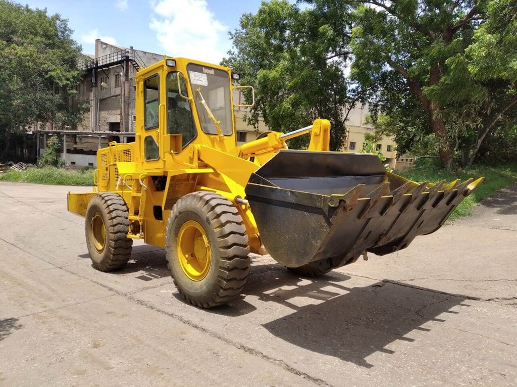 Transportador y cargador de tierra BEML