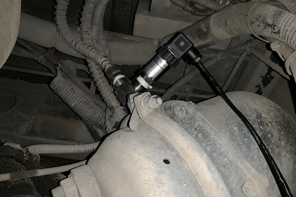 Figure 5. Pressure sensor installed in the brake chamber with tee coupling.