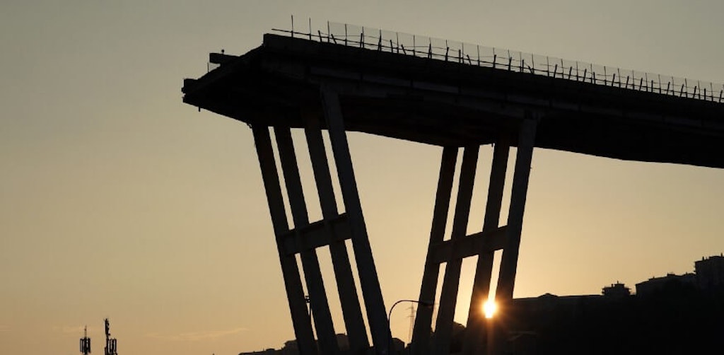 Die Überreste des Polcevera-Viadukts (Morandi-Brücke) nach dem Einsturz am 14. August 2018