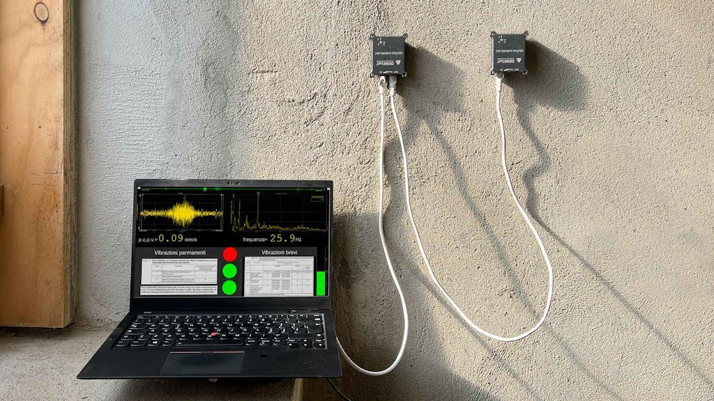 Figure 8. Distributed ‘1-cable’ setup using IOLITE modules and a PC