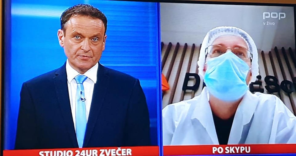 Jure Knez alla televisione nazionale slovena - porta un'esempio di una adeguata protezione personale sul posto di lavoro.