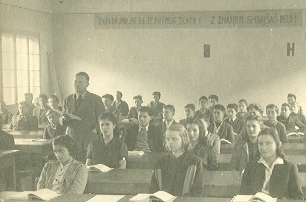 The heyday of mining - on the classroom wall, it says: Let us be aware that coal is gold! With knowledge, you ease the work!