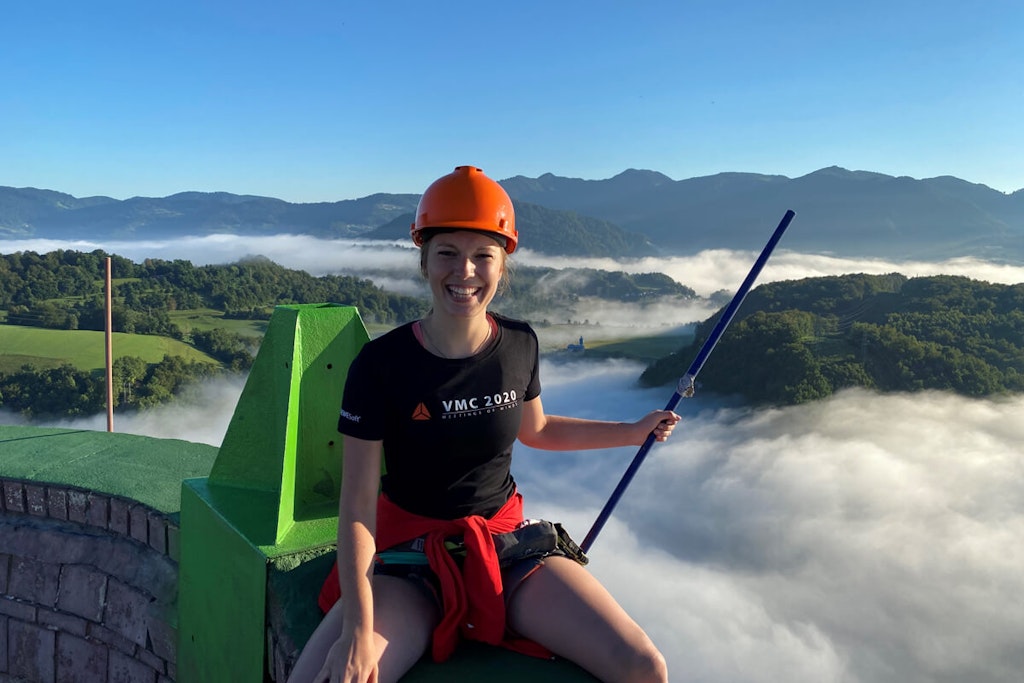 Avgusta 2020 se je ekipa Dewesofta povzpela na vrh 360-metrskega dimnika trboveljske elektrarne - in uživala v ptičjem pogledu na zasavsko pokrajino