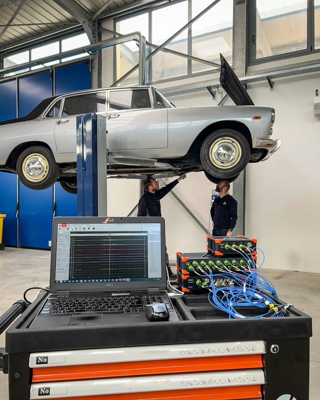 Vibration Testing of a Vintage Luxury Car | Dewesoft