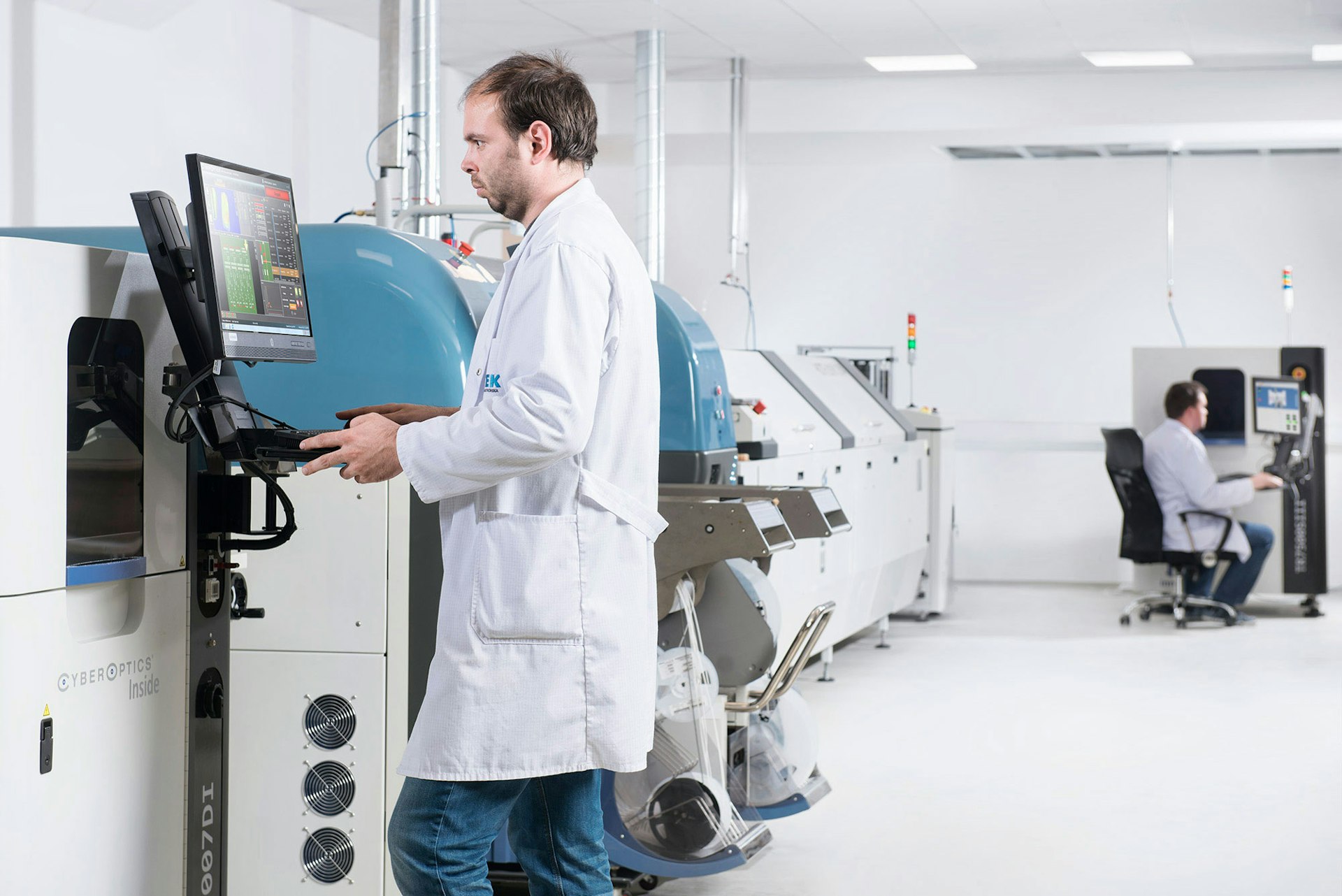 Dewesoft pick-and-place production line for PCB electronics manfuacturing