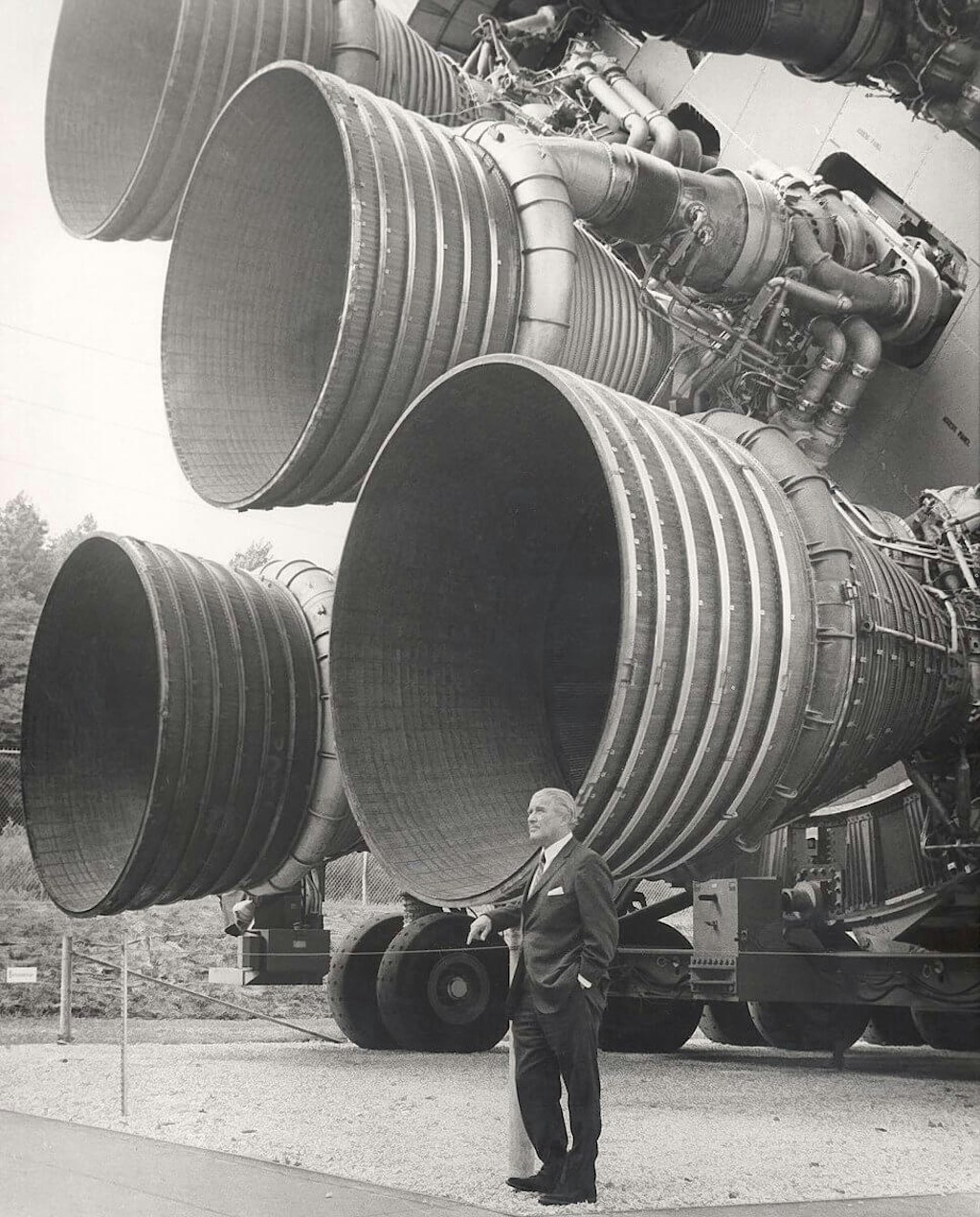 Wernher von Braun standing in front of Rocketdyne’s F-1 engines from a Saturn V first stage, Huntsville, Alabama. Photo courtesy of NASA.
