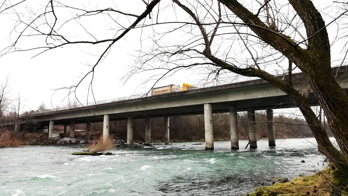 Dynamic structural monitoring of Highway bridge