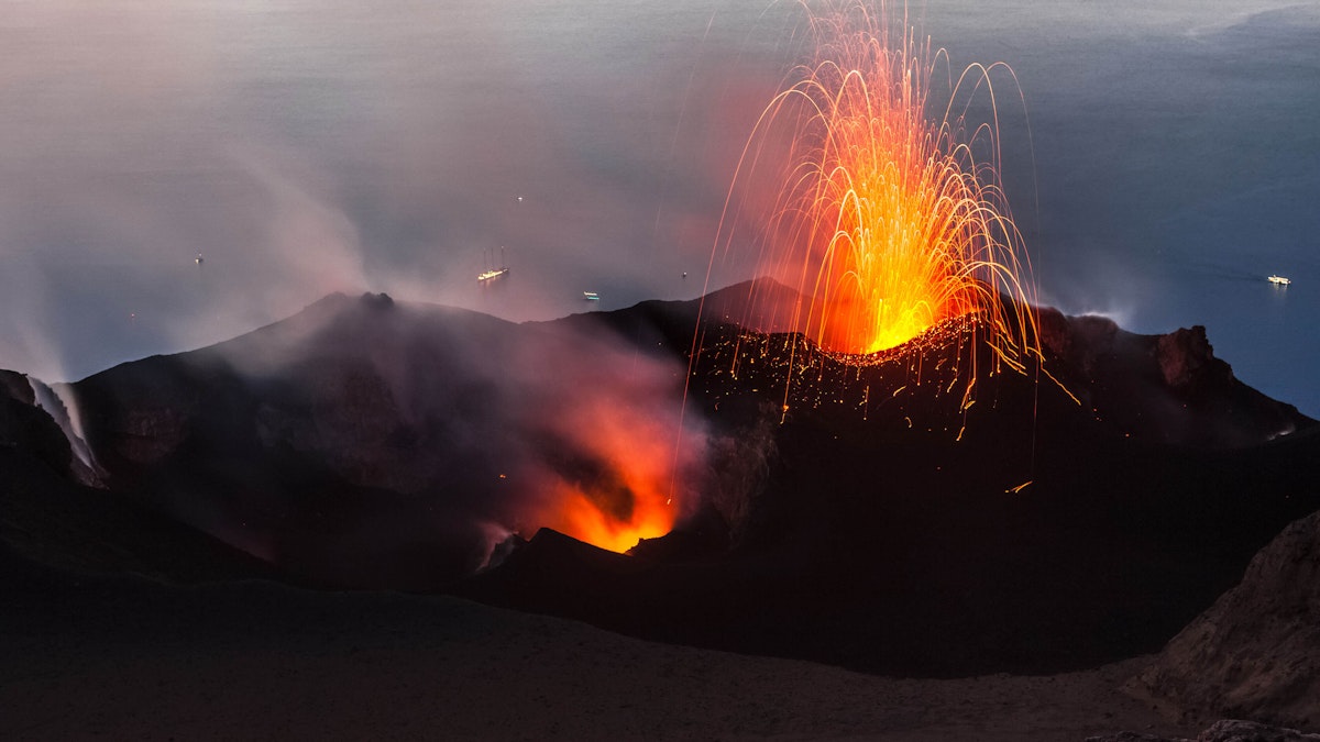 Multi-parametric monitoring of vulcanic activity at Stromboli