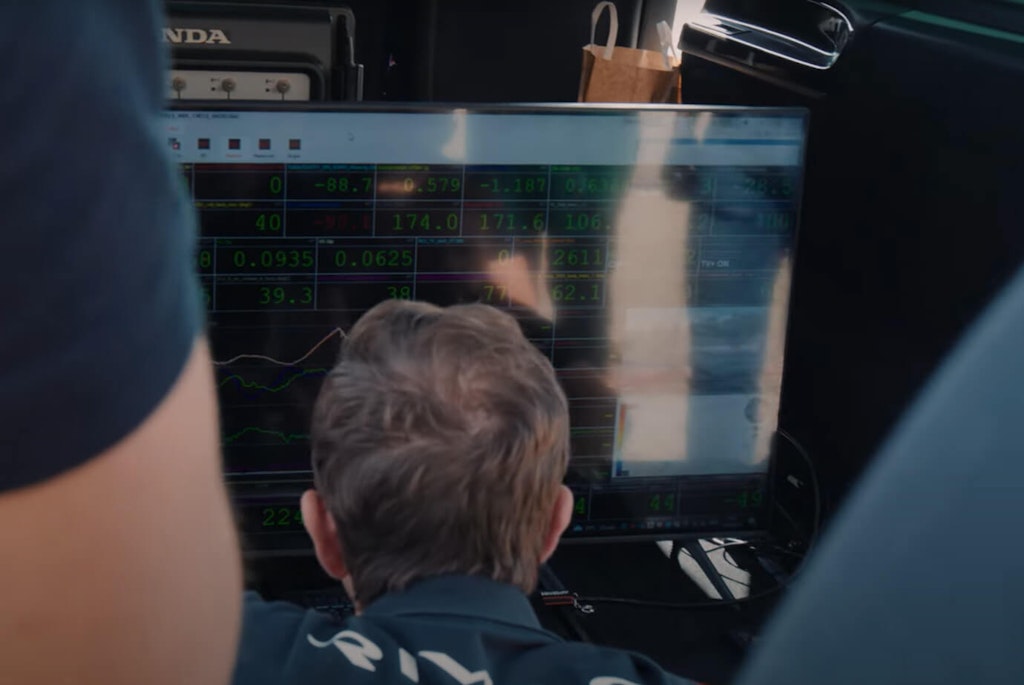 Live Telemetry Data Record-setting world time attack racing using live telemetry