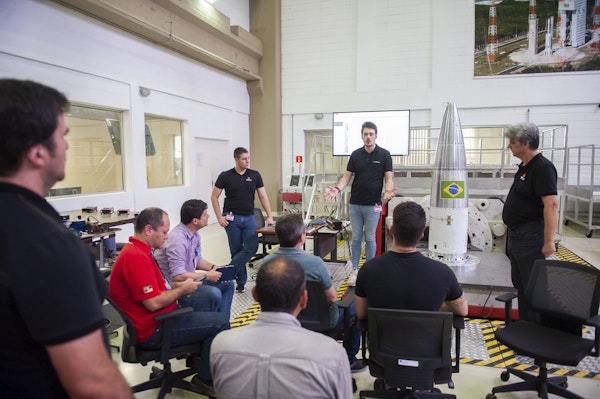 Dewsoft and DCTA Brasil engineers durign Sine processing training