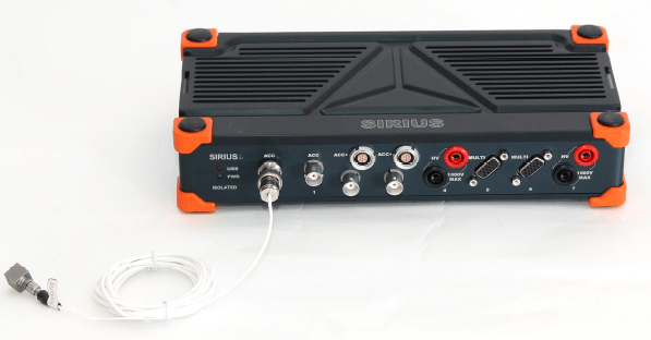 Connected acceleration sensor to the Dewesoft SIRIUS device Connected acceleration sensor to the Dewesoft SIRIUS device