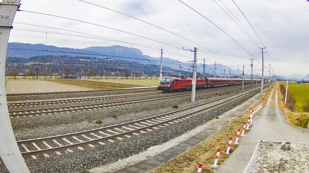 Figure 8. Surveillance cameras with motion detection verify the automatic identification of the train.