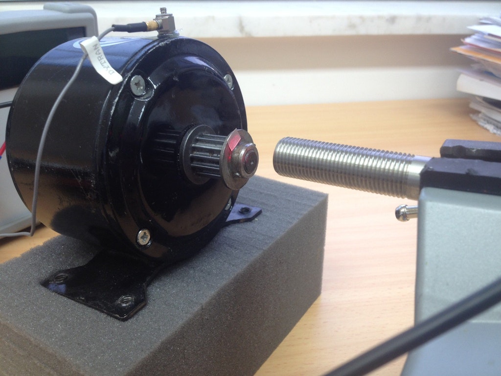 Electric motor equipped with acceleration sensor and tacho Electric motor equipped with acceleration sensor and tacho