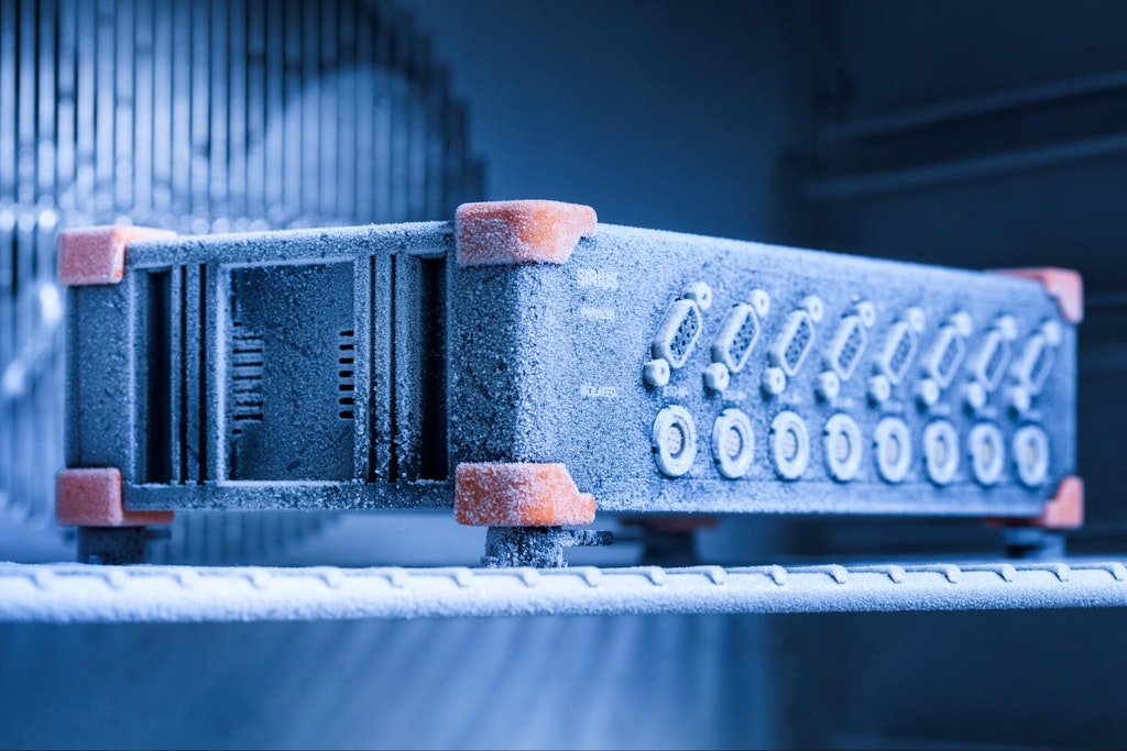 A Dewesoft SIRIUS® DAQ module undergoes extreme temperature testing in a thermal chamber