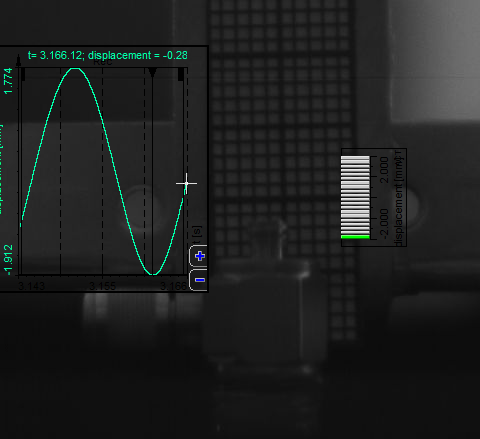 Calculated displacement and recorded displacement in the bottom position Calculated displacement and recorded displacement in the bottom position