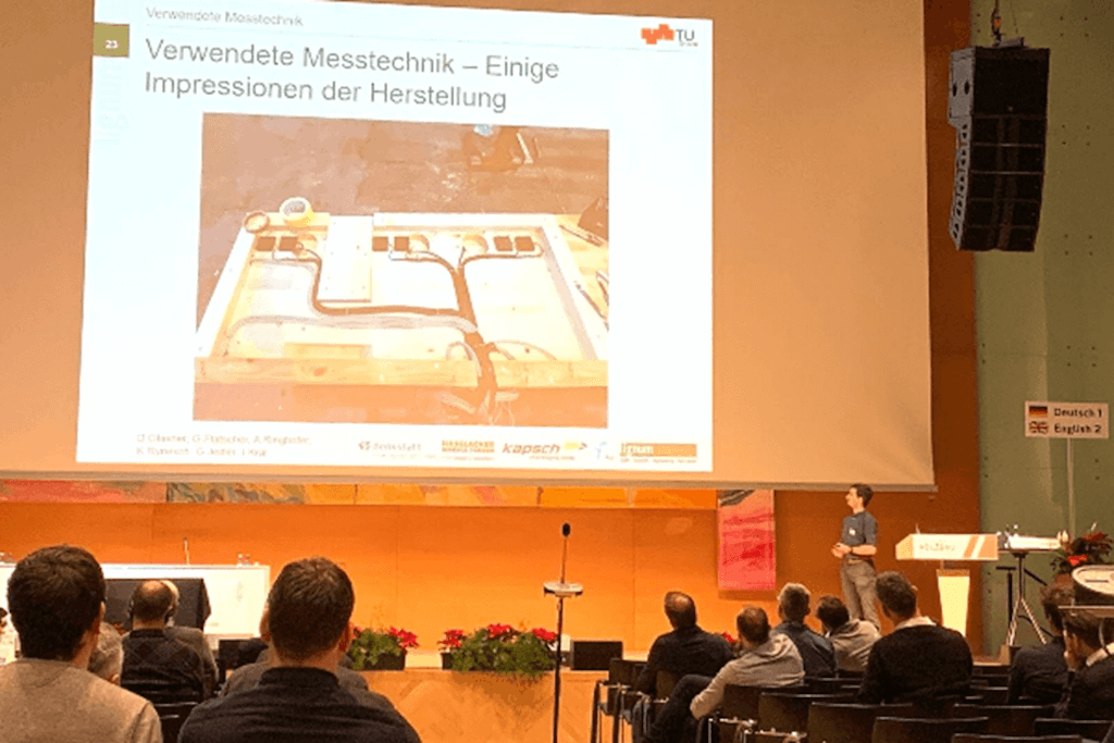 David Glasner bei der Präsentation des Monitoring-Ansatzes auf dem 27. Internationalen Holzbau-Forum (IHF) 2023 in Innsbruck