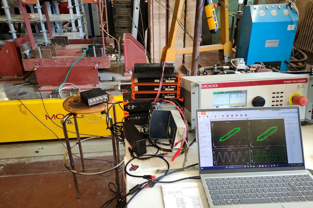 Figura 3. Cicli di isteresi forza-spostamento ottenuti dalle prove di carico dinamico.