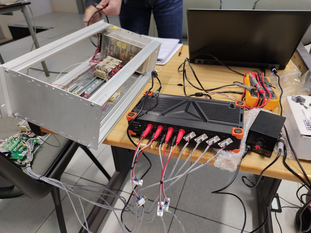 Figure 4. We did the preliminary testing setup with a Dewesoft SIRIUS isolated slice (SIRIUSi-4xHV-4xLV) and custom connection boards. 
