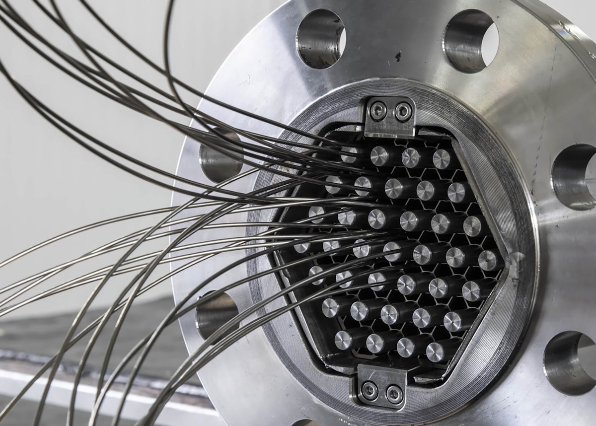 Prototype of a nuclear reactor fuel pin bundle instrumented with strain gauges to monitor flow-induced vibrations.