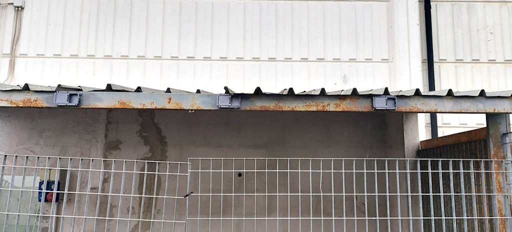 Figure 14. The installation of the modules on the steel bar