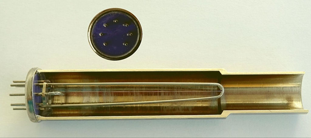 Pirani gauge cross-section.  Image ErwinMeier, CC BY-SA 4.0 via Wikimedia Commons
