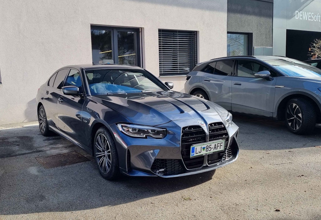 Nuestro recién adquirido BMW esperando un cambio de imagen