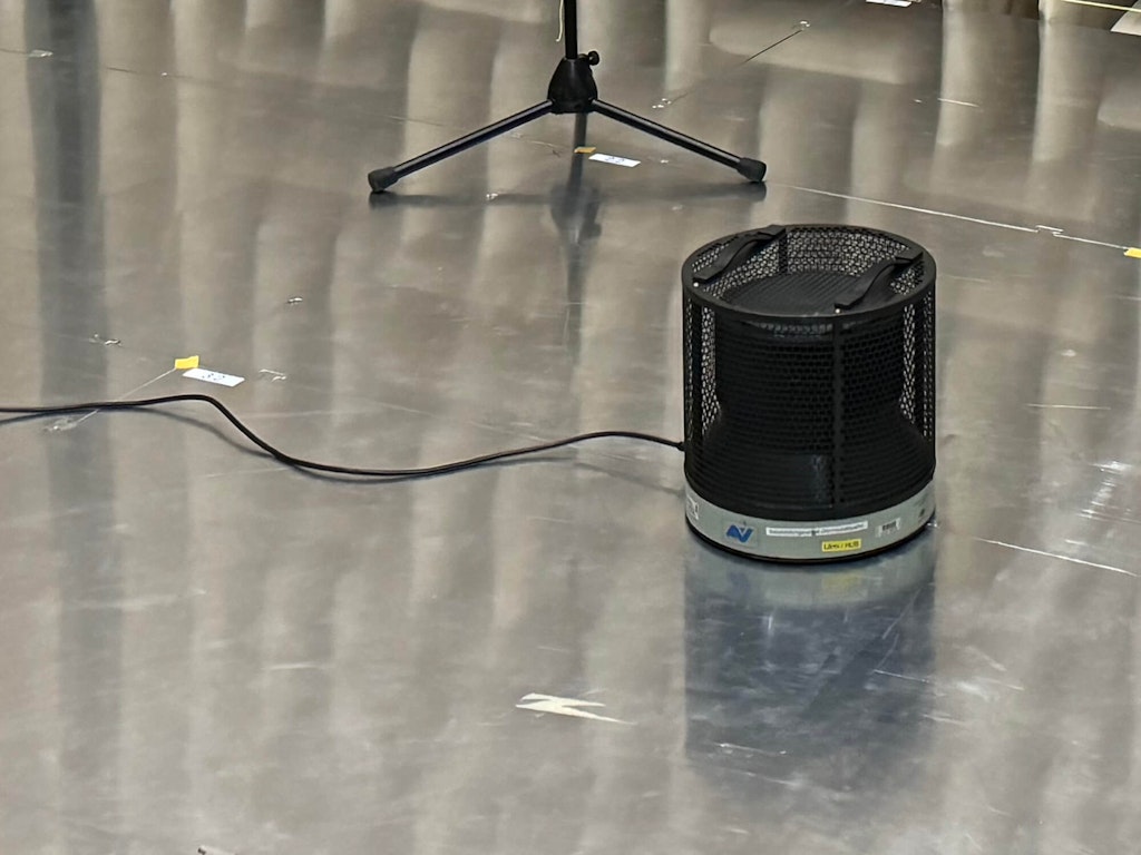 Figure 1. The reference Sound Source on the reflective plate.