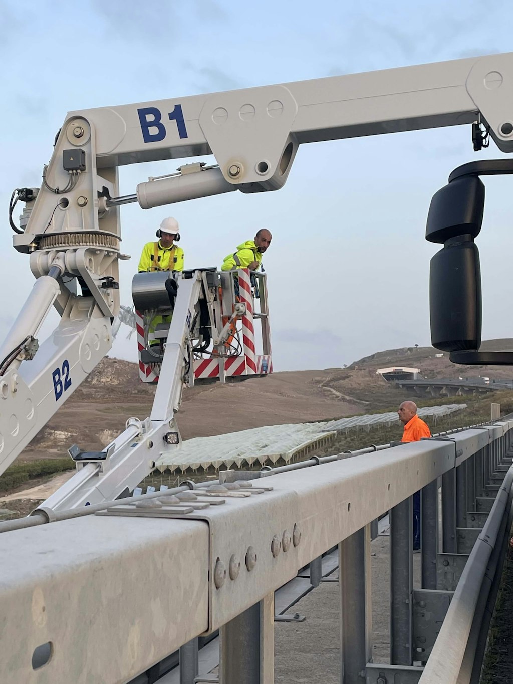 Figure 6. By-bridge installing the IOLITE 3xMEMS modules.