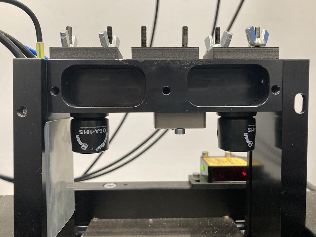 Abb. 6: Der Referenzsensor wurde am Kalibrierprüfstand befestigt