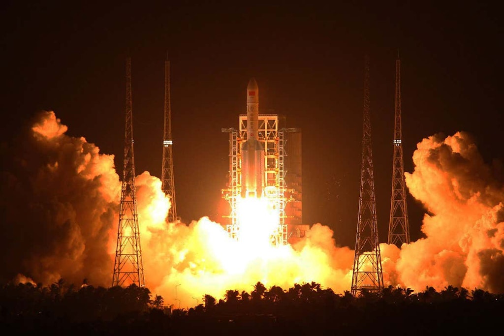 A Long March 5 rocket carrying the Shijian-20 experimental satellite launches from China’s Wenchang Launch Center. Image by Gmandian, CC0, via Wikimedia Commons.