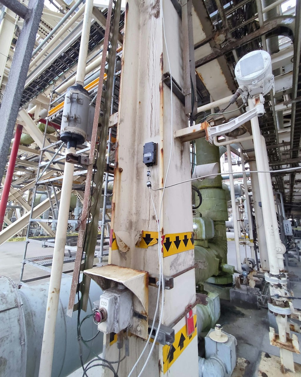 Figure 5. The Dewesoft 3xMEMS-ACC vibration sensor is at one location on the structure.