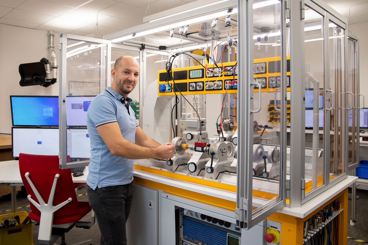 Test bench testing and validation of small electric motors