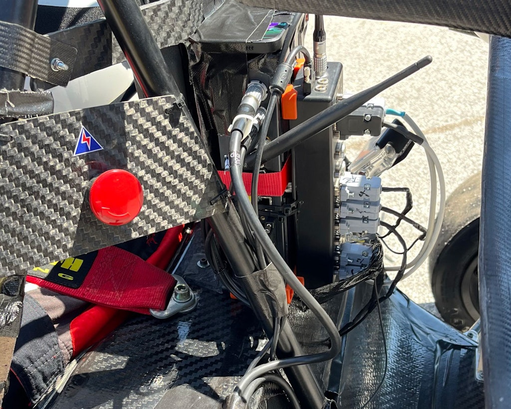 Figure 2. The mounted SBOX and DEWE-43A.