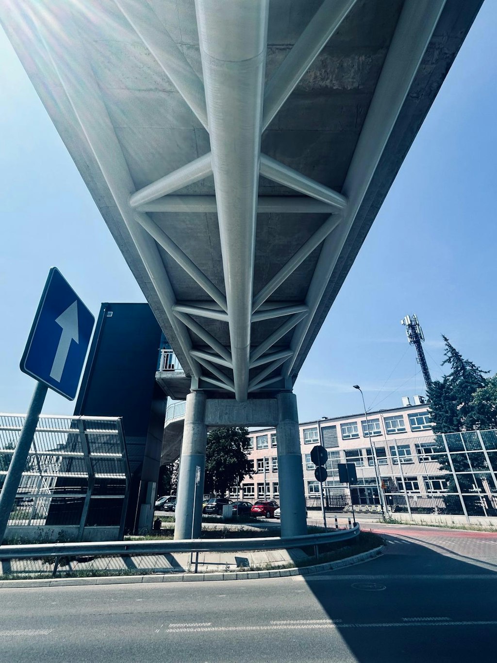 Figura 4. Vista inferior de la sección transversal del puente peatonal