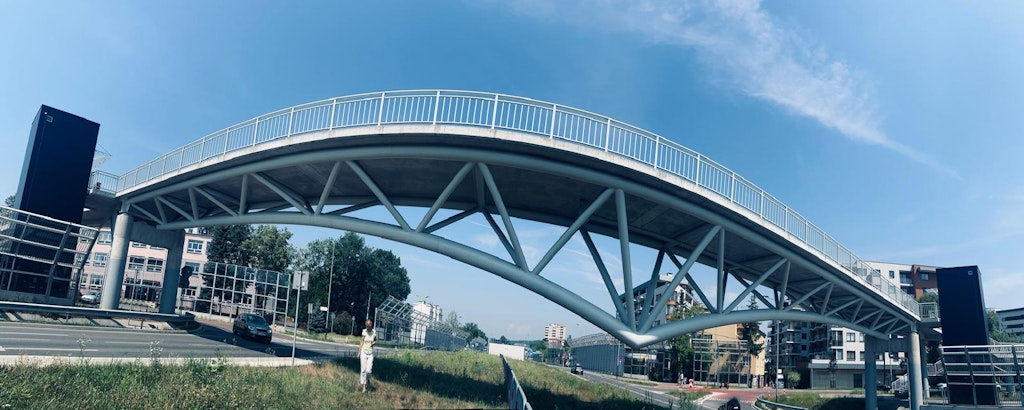 Figura 2. Vista del puente peatonal desde el lado de Łagiewniki