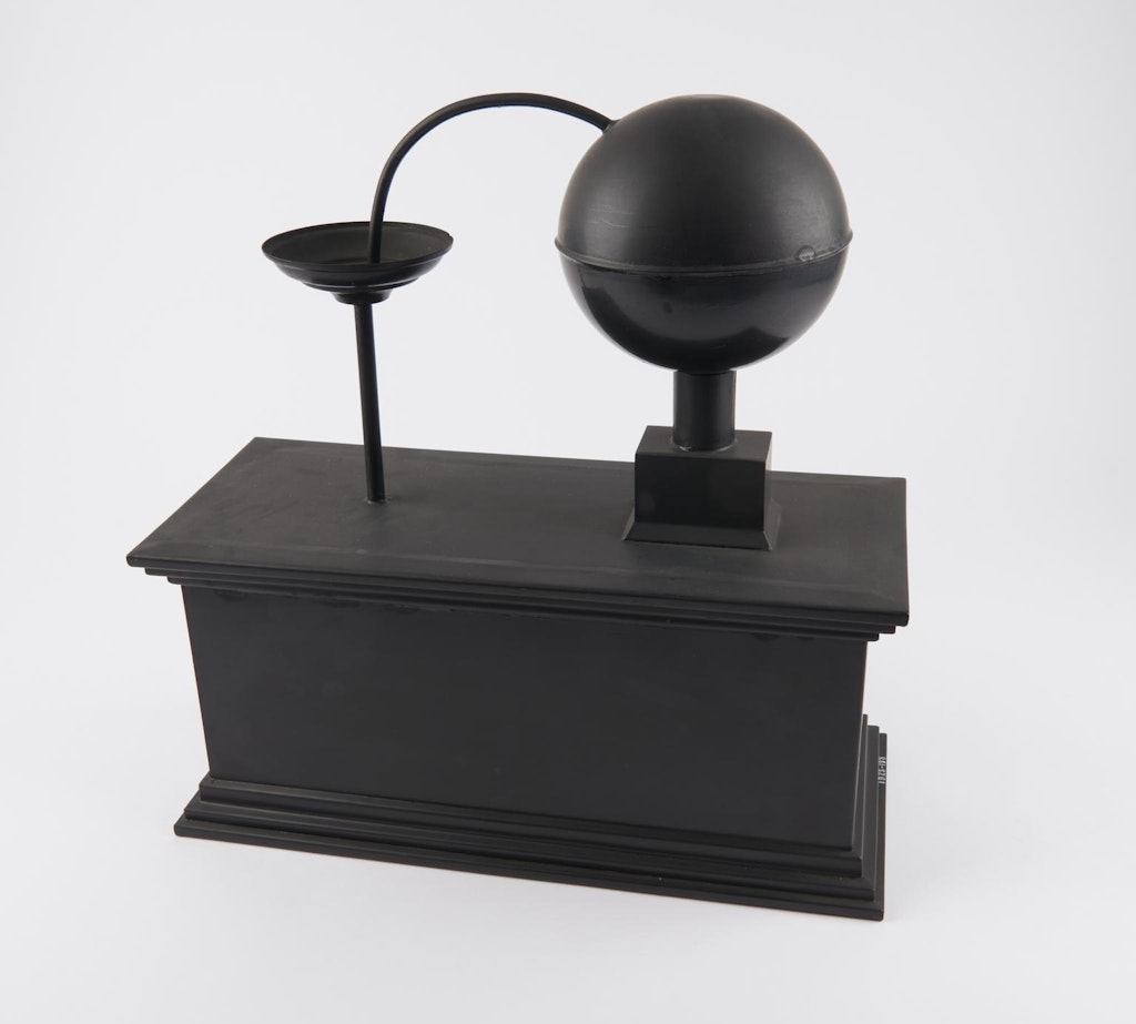 Grupo del Museo de la Ciencia. Reconstrucción del termoscopio de Herón (alrededor del año 50 d. C.). 1925-198, Colección en línea del Grupo del Museo de la Ciencia.