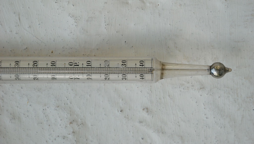 Nhiệt kế thủy ngân đầu tiên.. Ảnh của Pieter Kuiper qua Wikimedia Commons