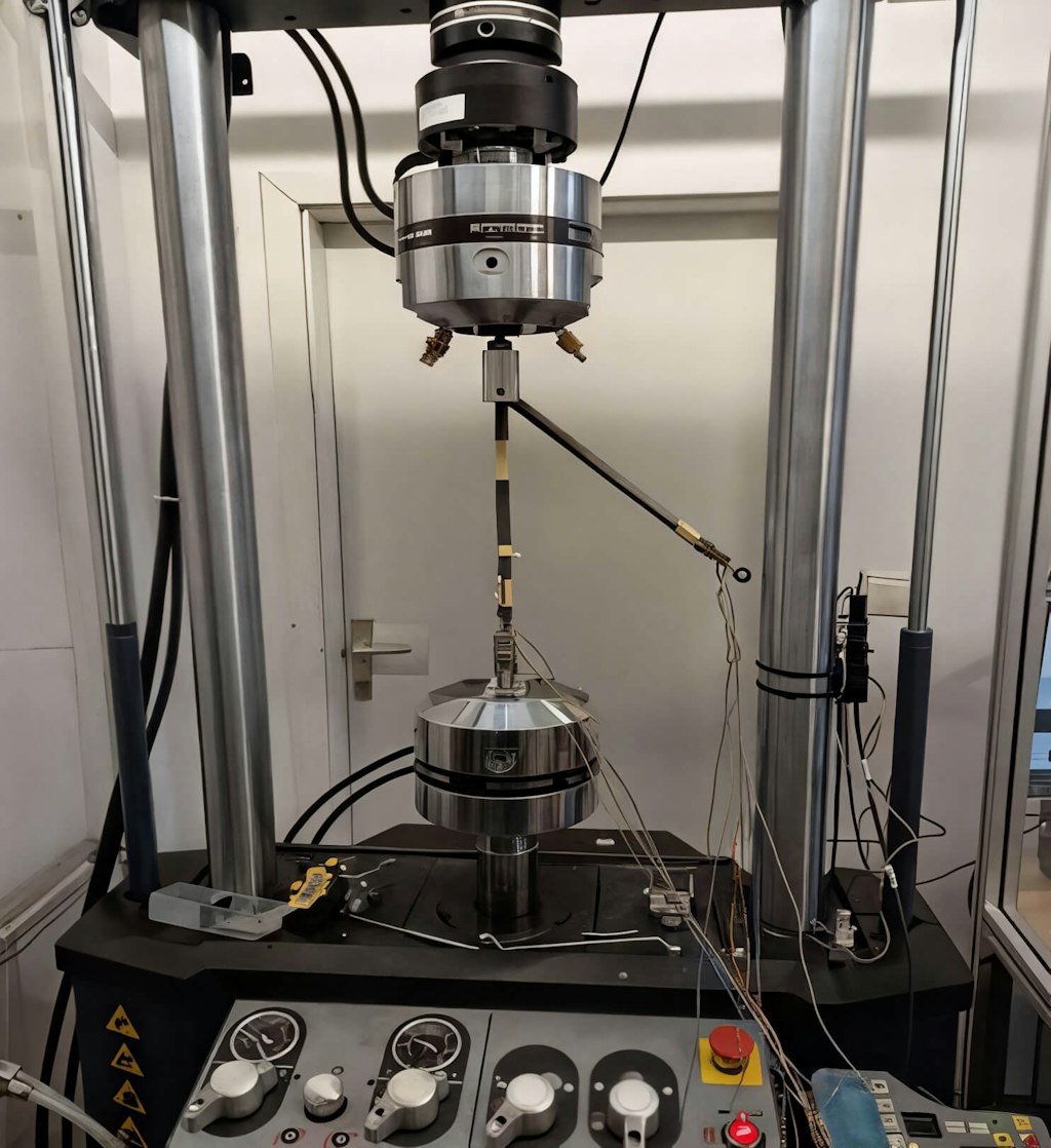Figure 11. Calibration of the sensors using a servo-hydraulic pulsator.