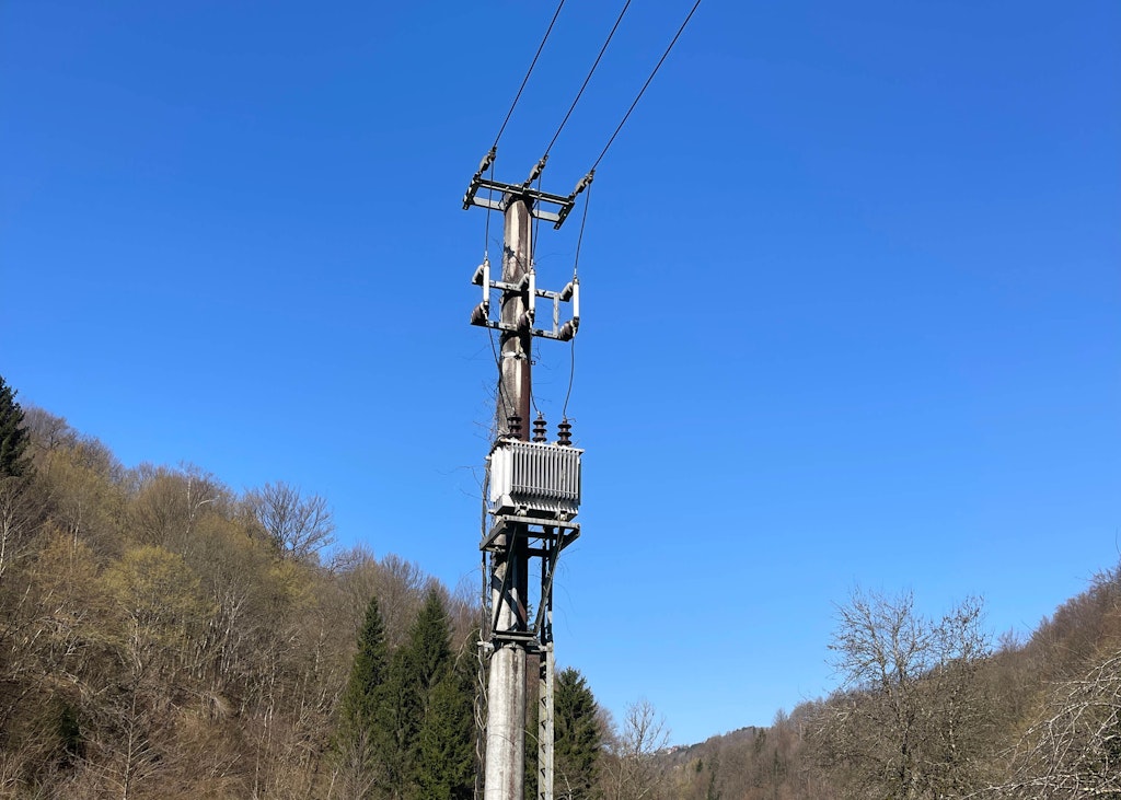 Figura 4: Un transformador de distribución montado en poste