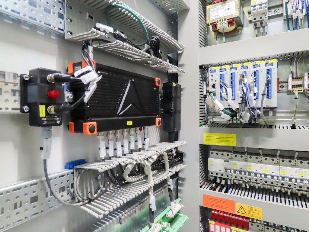 Figure 4. The Dewesoft SIRIUS measuring amplifier is in the control cabinet, with a 3x BNC connection box for the crank angle sensor (A and Z signals) located to the left.