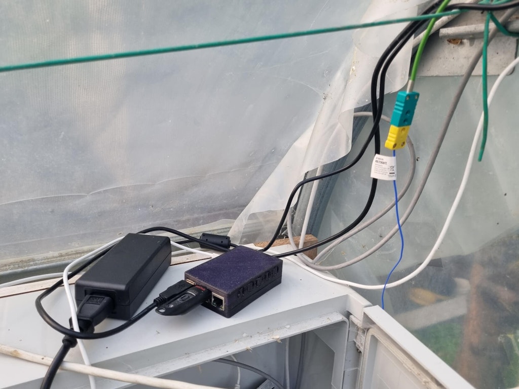 The Raspberry Pi acts as a USB server.