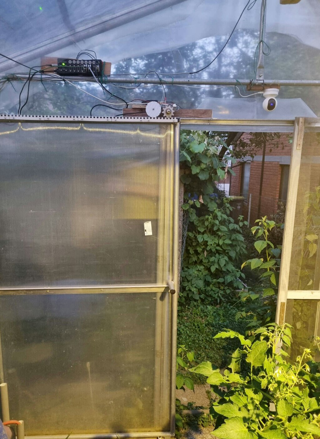 The automatic doors in a greenhouse with the measurement setup above.
