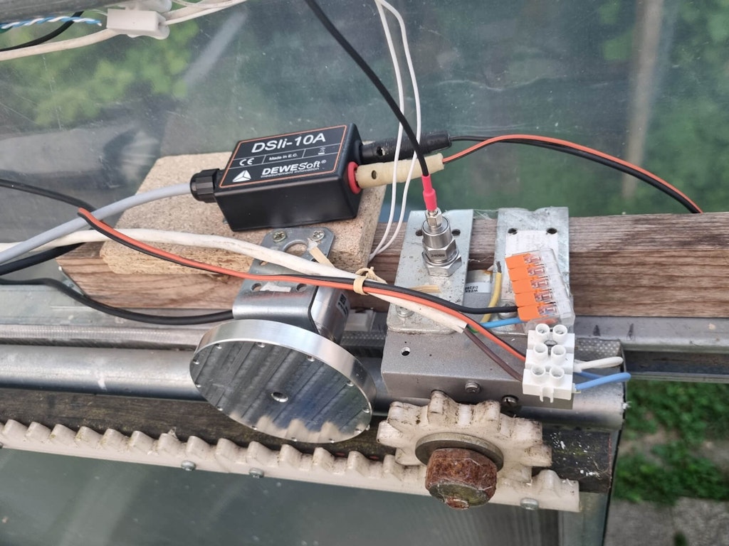 Current sensor, accelerometer, encoder, and gear door motor.