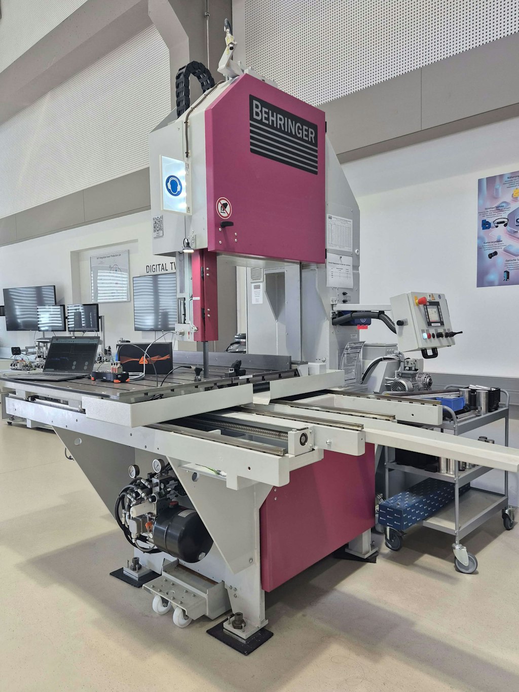 The Device Under Test (DUT) is a Behringer band saw.