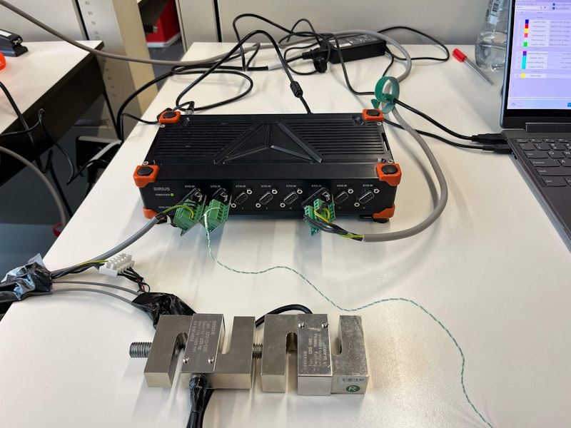 The Dewesoft SBOX and SIRIUS connect to the sensors. The Dewesoft SBOX and SIRIUS connect to the sensors.