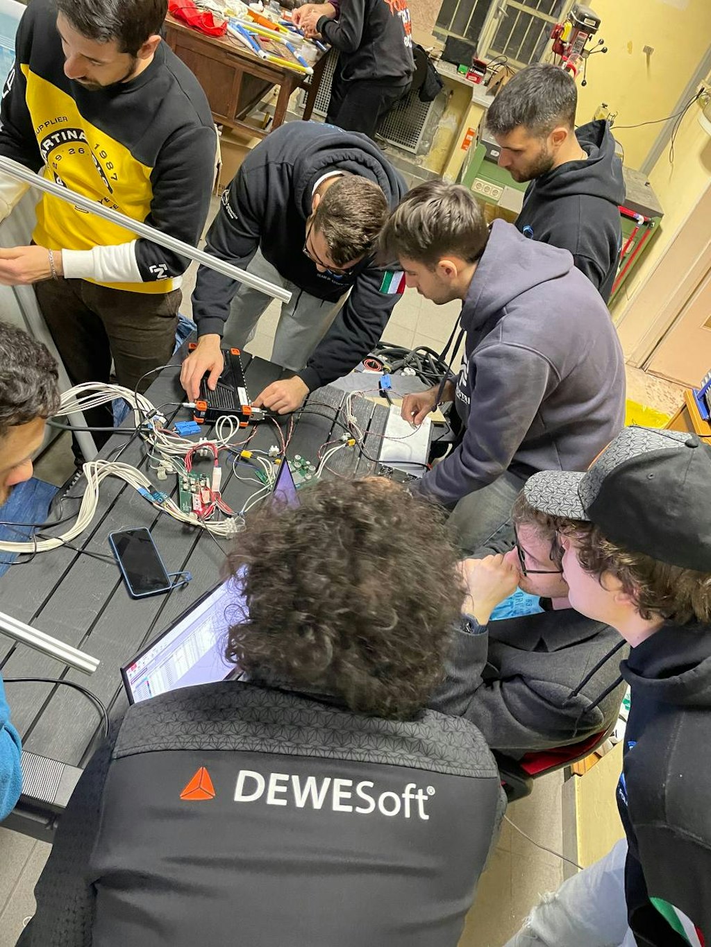 Dewesoft and PoliTOcean during the measurement campaign.
