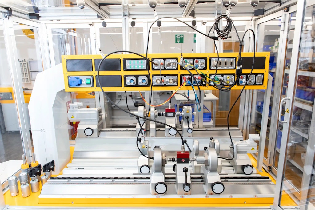 Figure  4. The test bench allows a good overview of all connections.