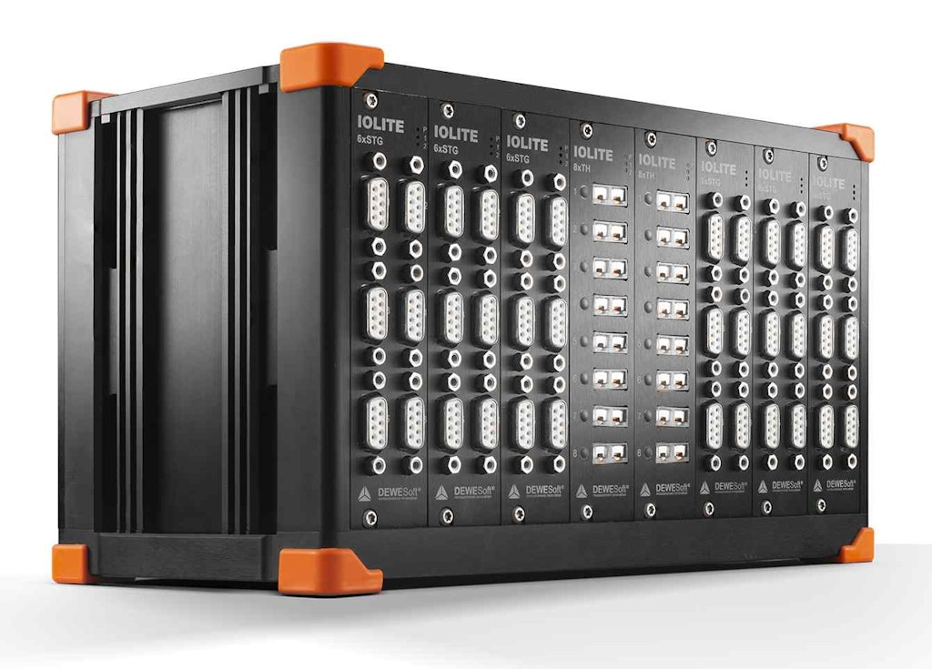 El sistema Dewesoft IOLITE R8 en formato de banco combina lo mejor de dos mundos: adquisición de datos (DAQ) de alta velocidad y control en tiempo real.